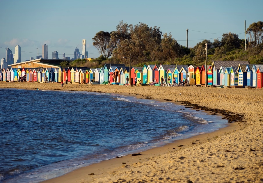 Charmosas casinhas coloridas de Brighton Beach, Austrália