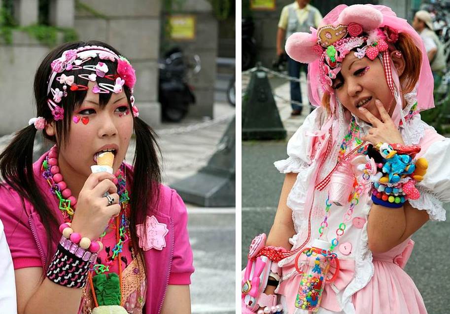 Menina japonesa está sentada enquanto toma um sorvete vestida no estilo de moda Dekora