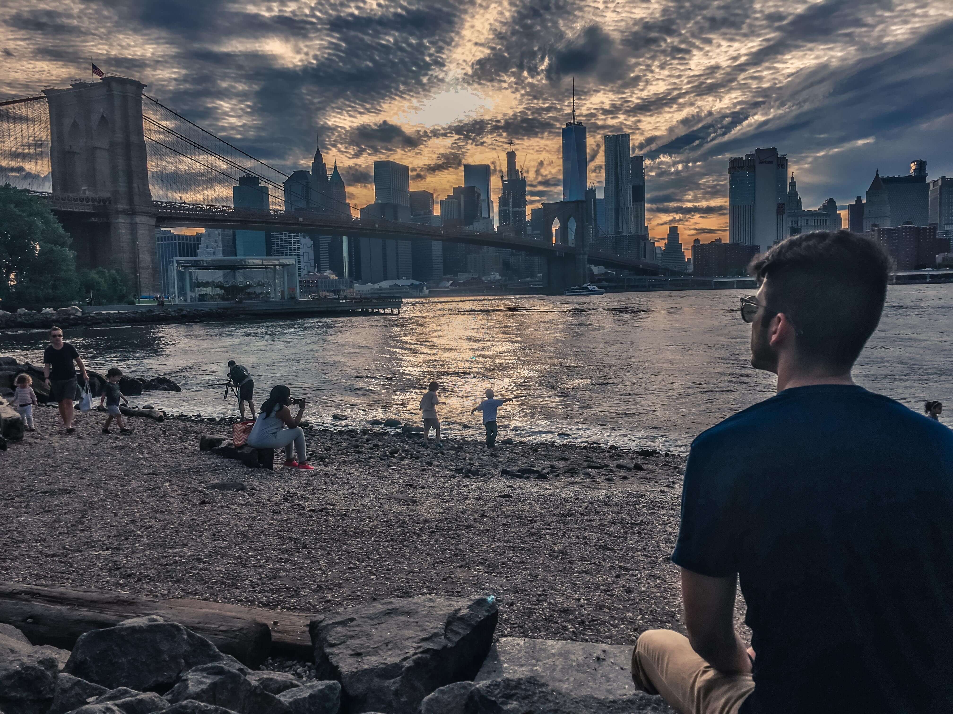 Gabriel Nobrega curtindo a paisagem durante intercâmbio em Nova York