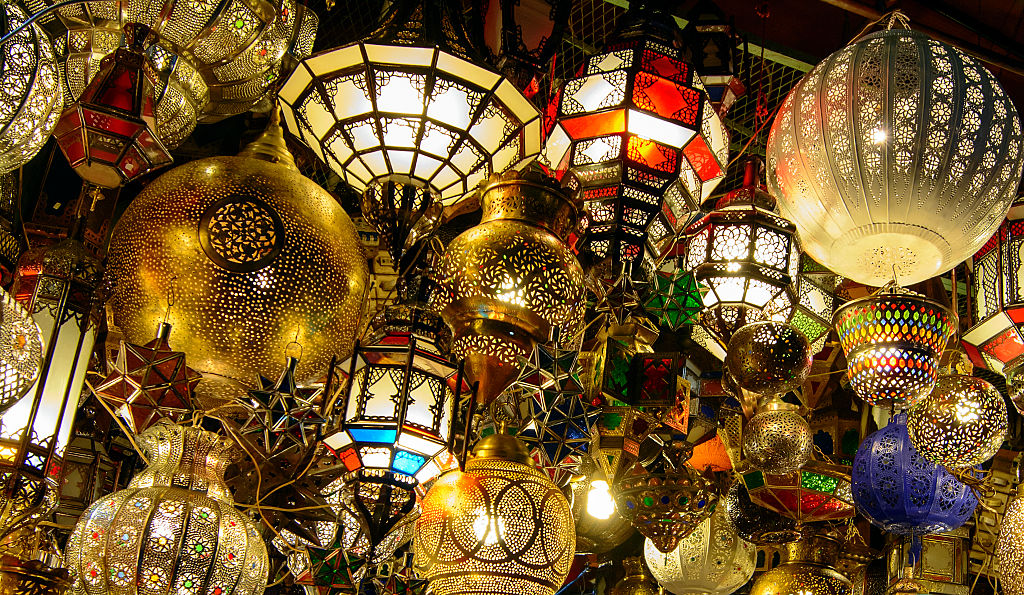 Lustres em mercado de Marrakech