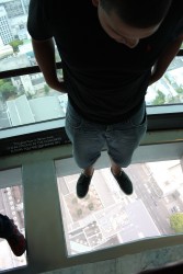 Vista do piso de vidro da Sky Tower