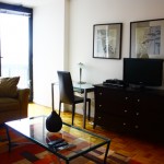 Sala mobiliada de apartamento em Nova York