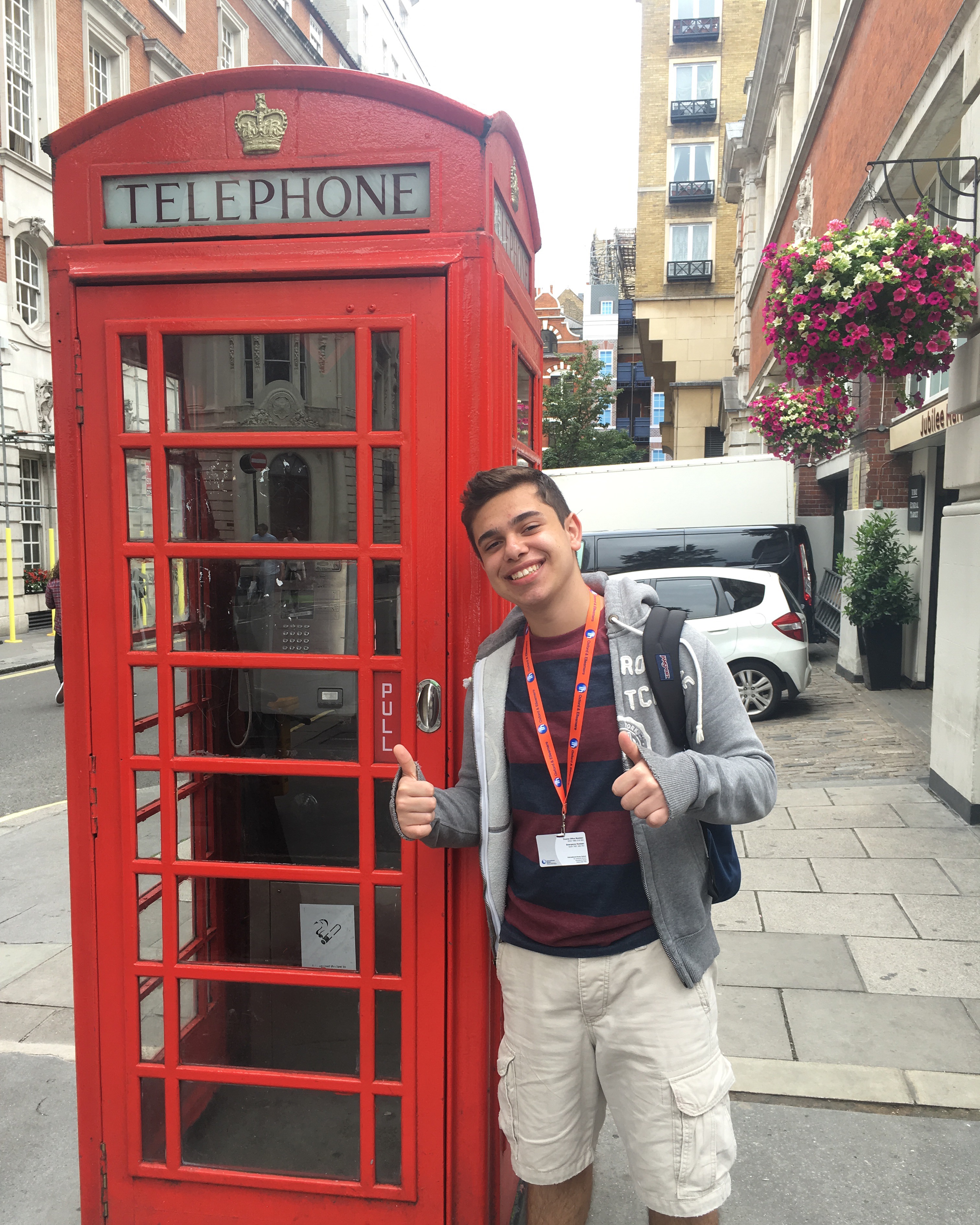 Thiago em seu intercâmbio de férias na Inglaterra