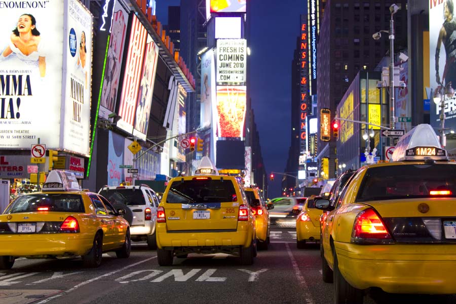 Táxis amarelos na Times Square, em Nova York 