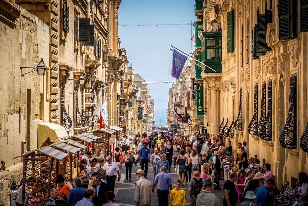 Feira no centro de Valletta, capital de Malta