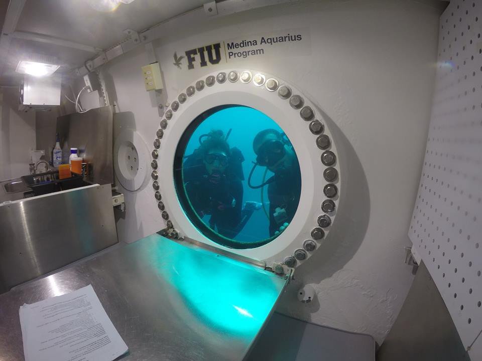 Laboratório subaquático de pesquisa na Florida International University 